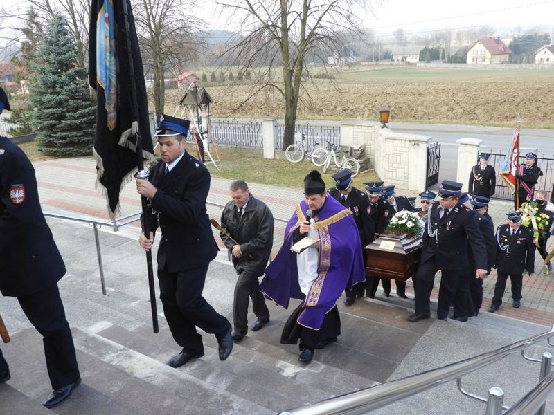 4 Nieczajna pożegnała ks. Kanonika Władysława Jaróga
