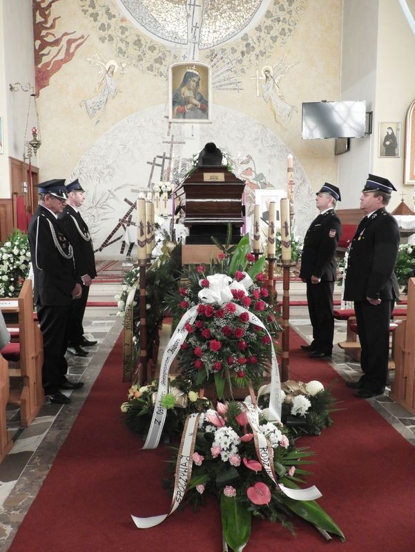 5 Nieczajna pożegnała ks. Kanonika Władysława Jaróga