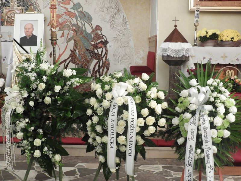 6 Nieczajna pożegnała ks. Kanonika Władysława Jaróga