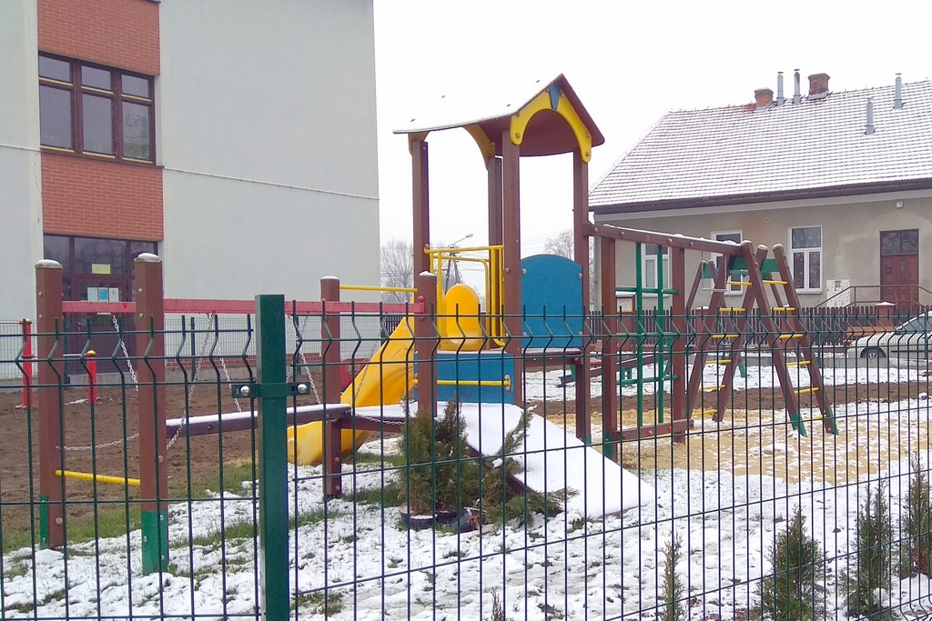 01 IMG 20211210 131104 Modernizacja kompleksu sportowo – rekreacyjnego przy Szkole Podstawowej w Szarwarku