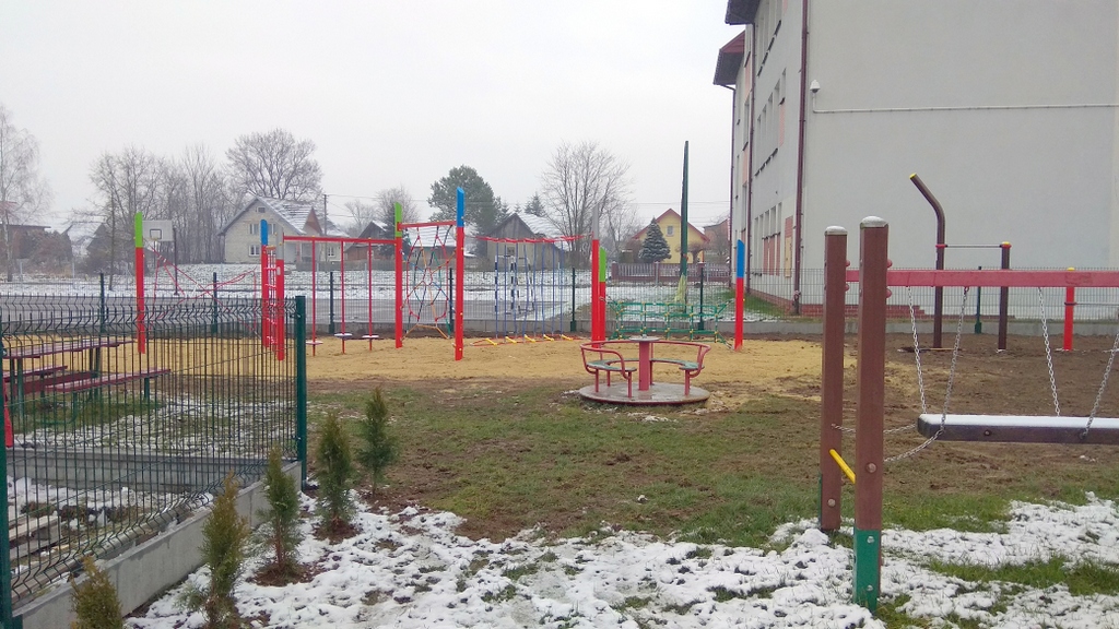 02 IMG 20211210 131121 Modernizacja kompleksu sportowo – rekreacyjnego przy Szkole Podstawowej w Szarwarku