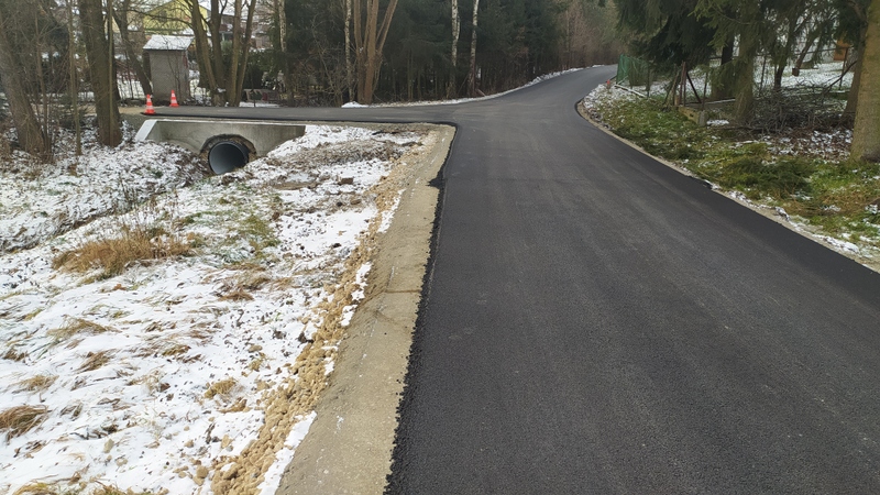 1640261851853 Kolejne dwie drogi gminne zostały przebudowane