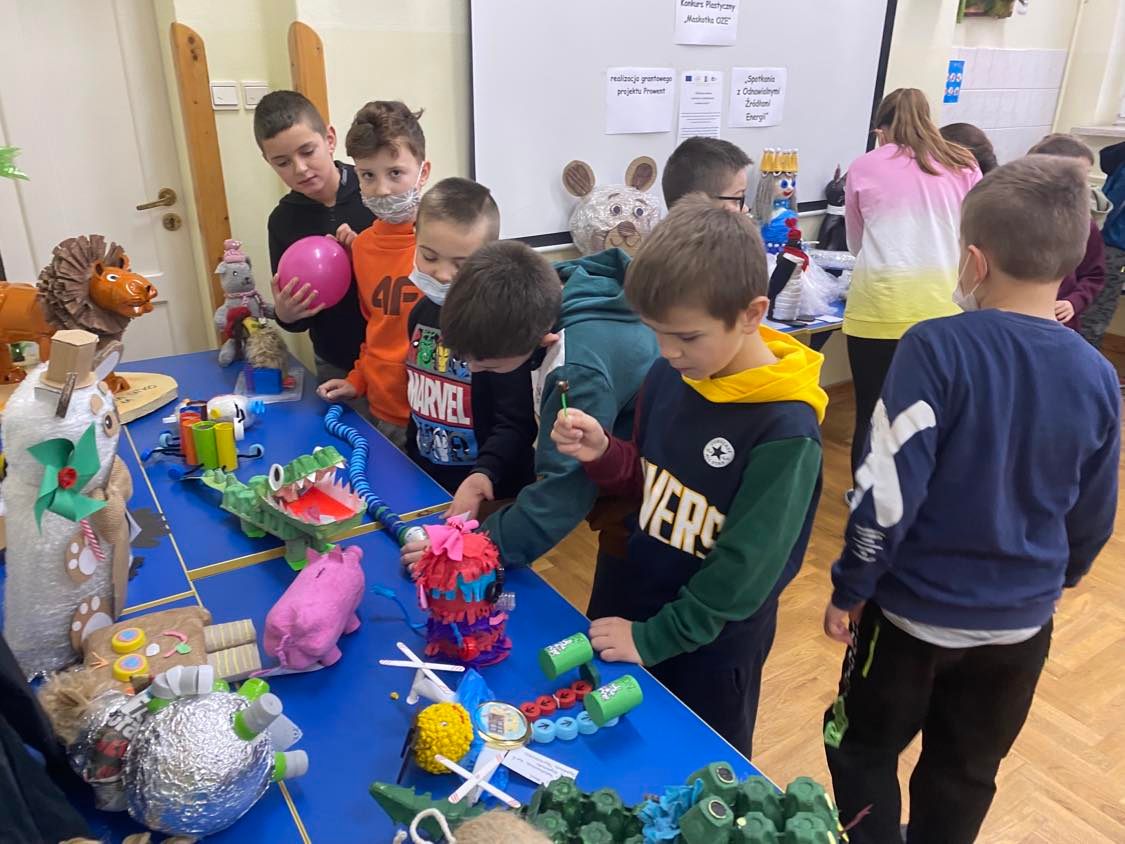 263210784 2759354651027197 6375372858442410106 n Podsumowanie działań zrealizowanych w ramach projektu grantowego „SPOTKANIA Z ODNAWIALNYMI ŹRÓDŁAMI ENERGII” przez „Stowarzyszenie Przyjaciół Dwójki”