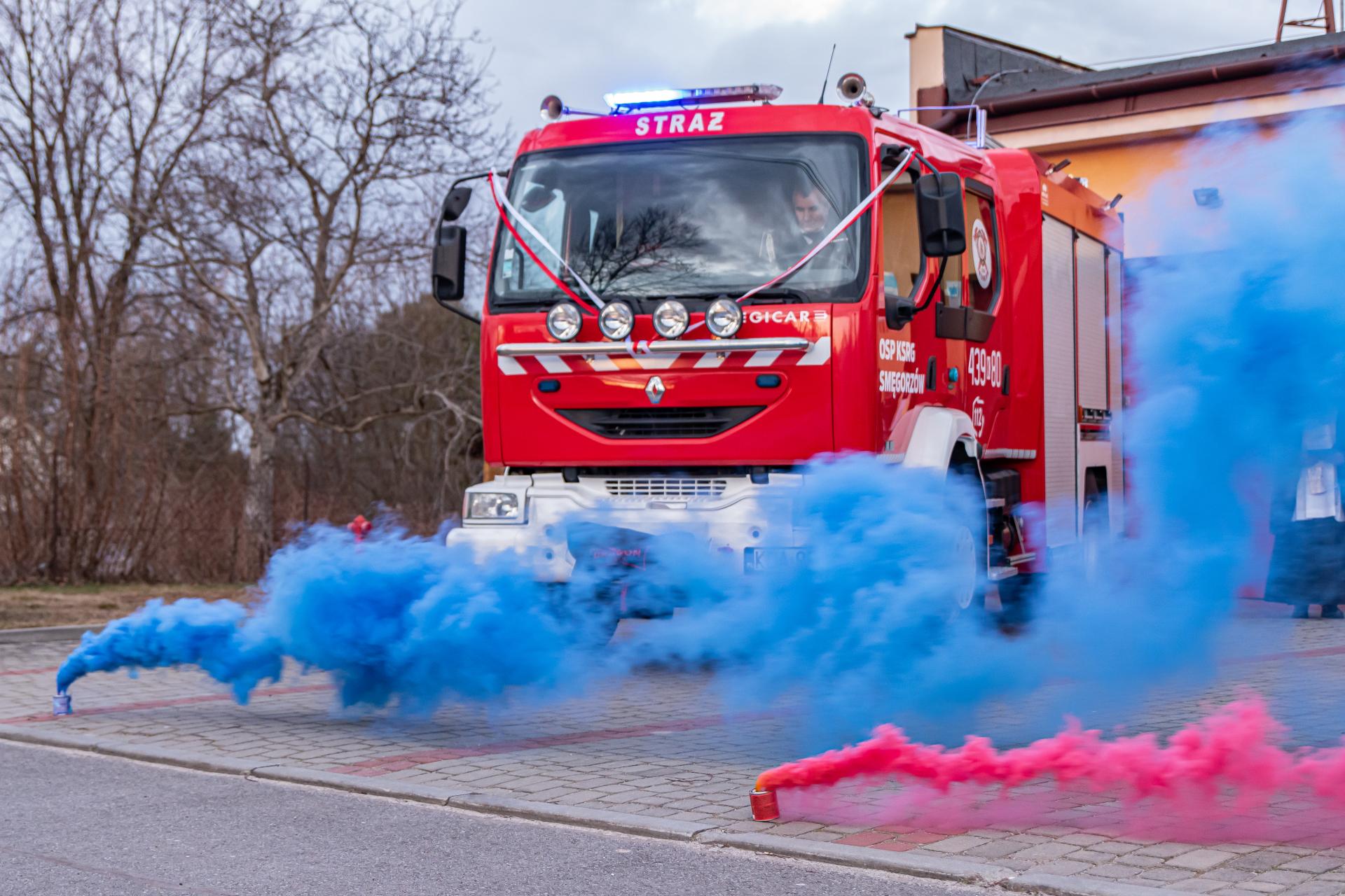 dsc 1922 1 Uroczyste poświęcenie samochodu ratowniczo gaśniczego w Smęgorzowie