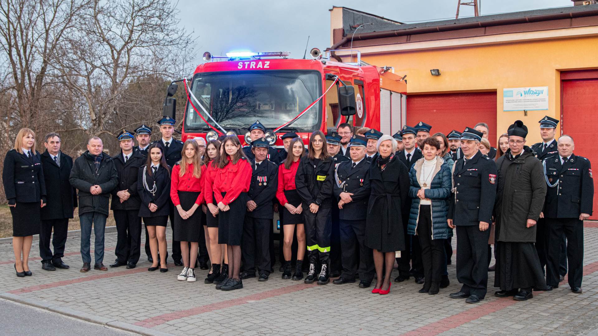 dsc 1932 1 Uroczyste poświęcenie samochodu ratowniczo gaśniczego w Smęgorzowie