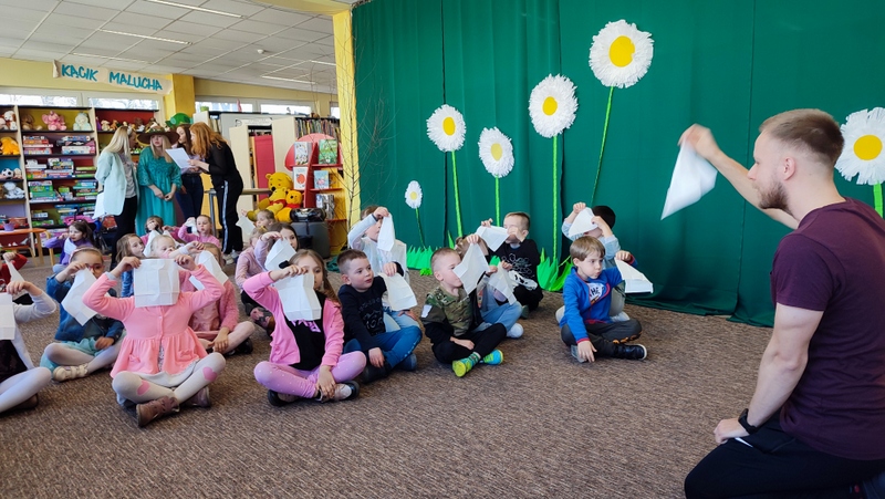 1647946933706 „Pożegnaliśmy Zimę, powitaliśmy Wiosnę…” w Miejskiej Bibliotece Publicznej im. Marii Kozaczkowej w Dąbrowie Tarnowskiej