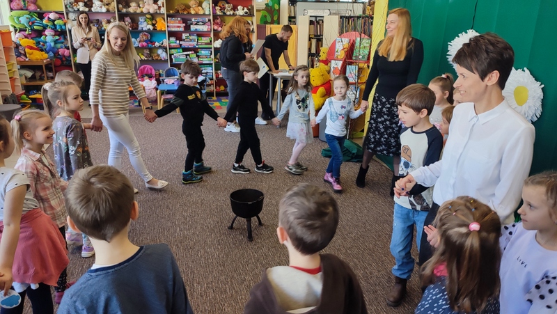 1648034581545 „Pożegnaliśmy Zimę, powitaliśmy Wiosnę…” w Miejskiej Bibliotece Publicznej im. Marii Kozaczkowej w Dąbrowie Tarnowskiej