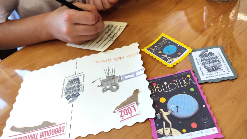 1652194212095 „Pocztówkowe serdeczności” – XIX Ogólnopolski Tydzień Bibliotek w MBP