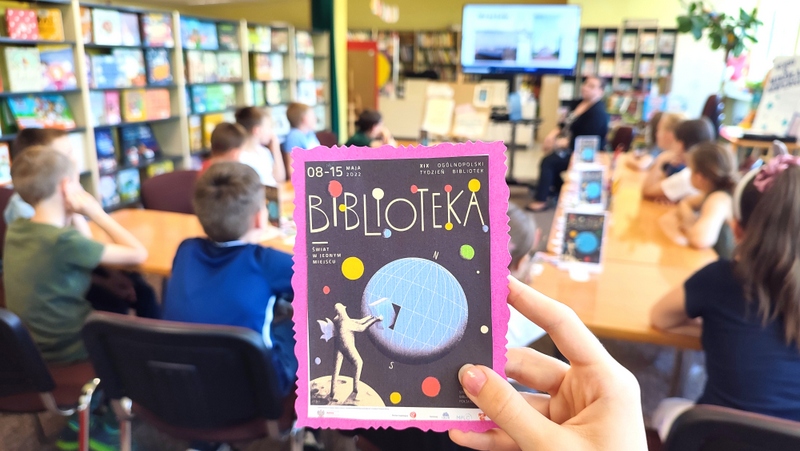 1652194212612 „Pocztówkowe serdeczności” – XIX Ogólnopolski Tydzień Bibliotek w MBP