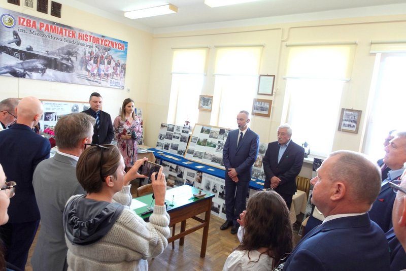 283536916 2147684132055693 6555585953388054037 n 90. Rocznica powstania Szkoły Podstawowej Nr 2 w Dąbrowie Tarnowskiej oraz 50. rocznica nadania szkole imienia Mikołaja Kopernika