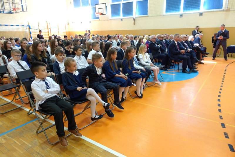 283556427 2147685132055593 4117204847431450548 n 90. Rocznica powstania Szkoły Podstawowej Nr 2 w Dąbrowie Tarnowskiej oraz 50. rocznica nadania szkole imienia Mikołaja Kopernika