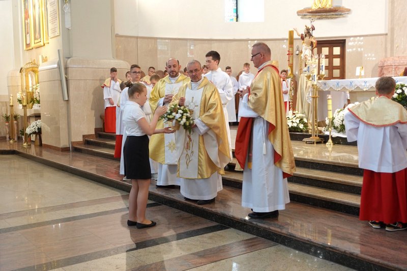 283575192 2147684908722282 8139175977747113502 n 90. Rocznica powstania Szkoły Podstawowej Nr 2 w Dąbrowie Tarnowskiej oraz 50. rocznica nadania szkole imienia Mikołaja Kopernika