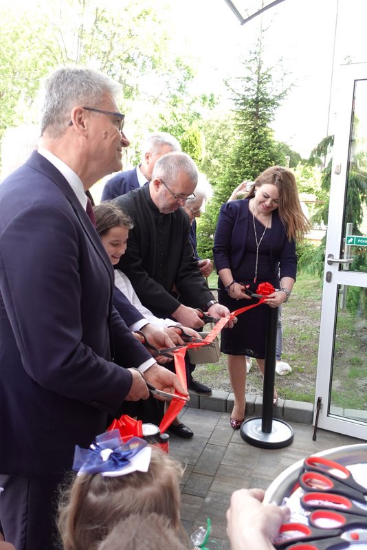 283632253 2147688522055254 3831801882072566120 n 90. Rocznica powstania Szkoły Podstawowej Nr 2 w Dąbrowie Tarnowskiej oraz 50. rocznica nadania szkole imienia Mikołaja Kopernika