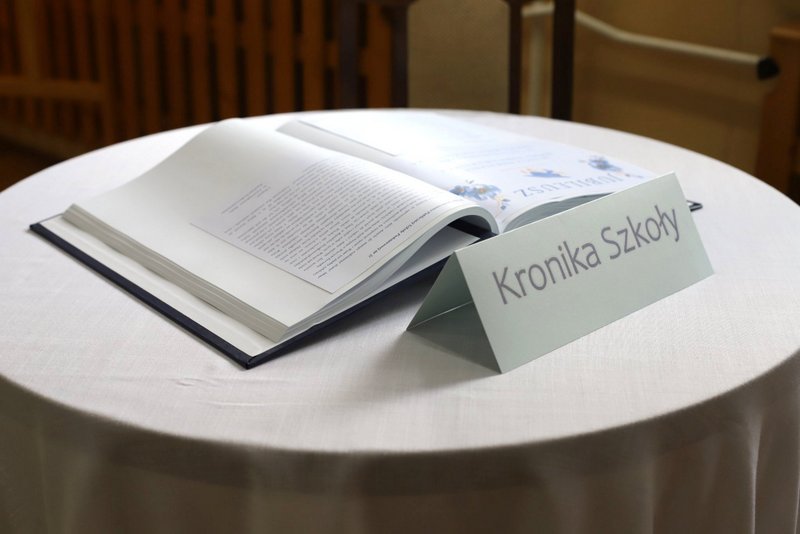 283832661 2147690818721691 8494294953101831238 n 90. Rocznica powstania Szkoły Podstawowej Nr 2 w Dąbrowie Tarnowskiej oraz 50. rocznica nadania szkole imienia Mikołaja Kopernika