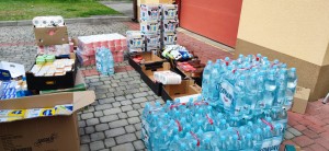 d7f98b98 d453 4379 8046 2386145ce171 300x138 Wszyscy pomagamy Ukrainie