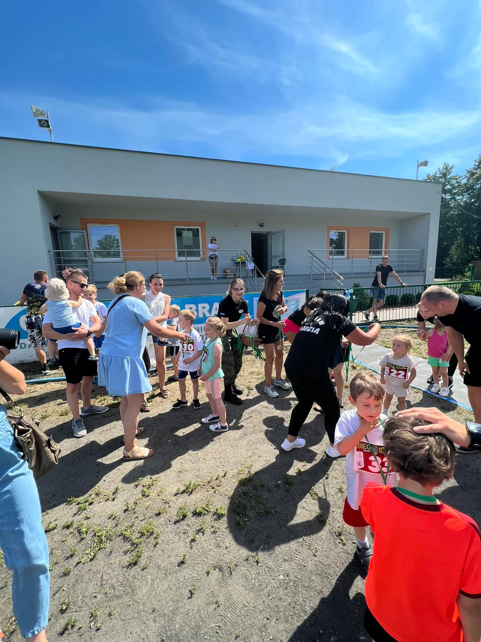 289643590 144738561483873 2482651338401159294 n To był udany Bieg 100 lecia MLKS Dąbrovia