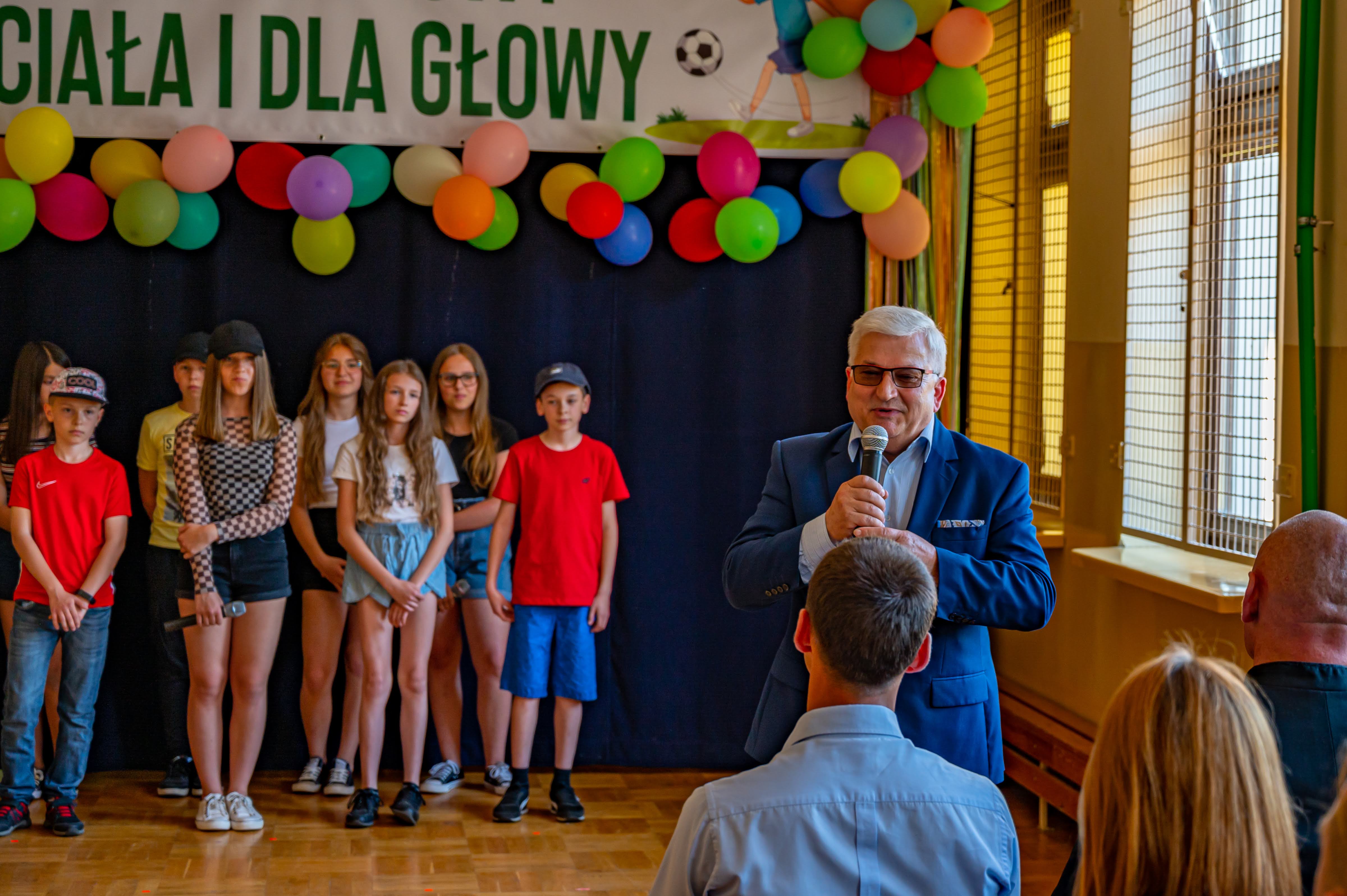KRZ 0922 Piknik Rodzinny w Szkole Podstawowej w Szarwarku i oddanie do użytku nowego kompleksu sportowego