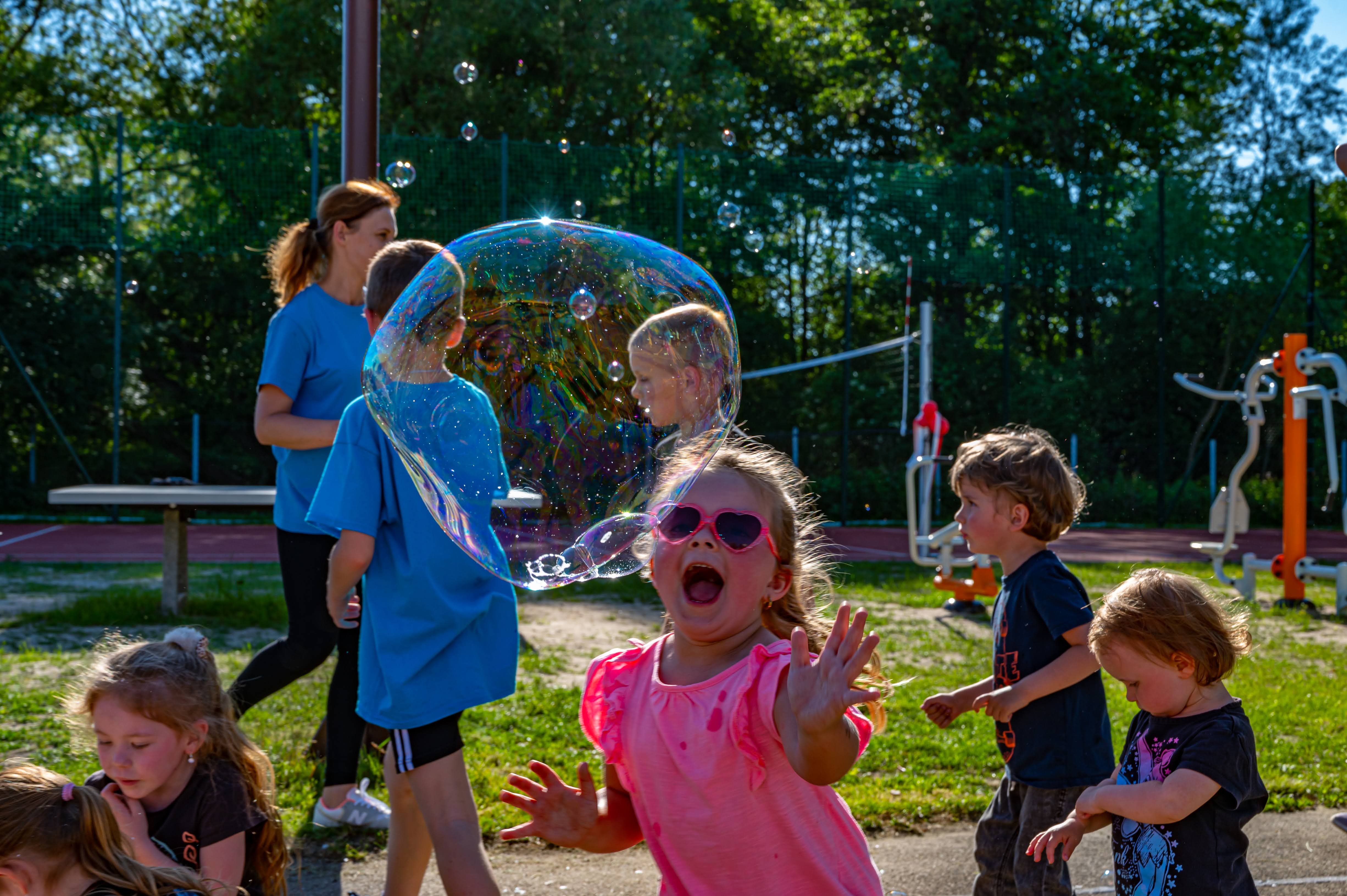 KRZ 1289 Piknik Rodzinny w Szkole Podstawowej w Szarwarku i oddanie do użytku nowego kompleksu sportowego