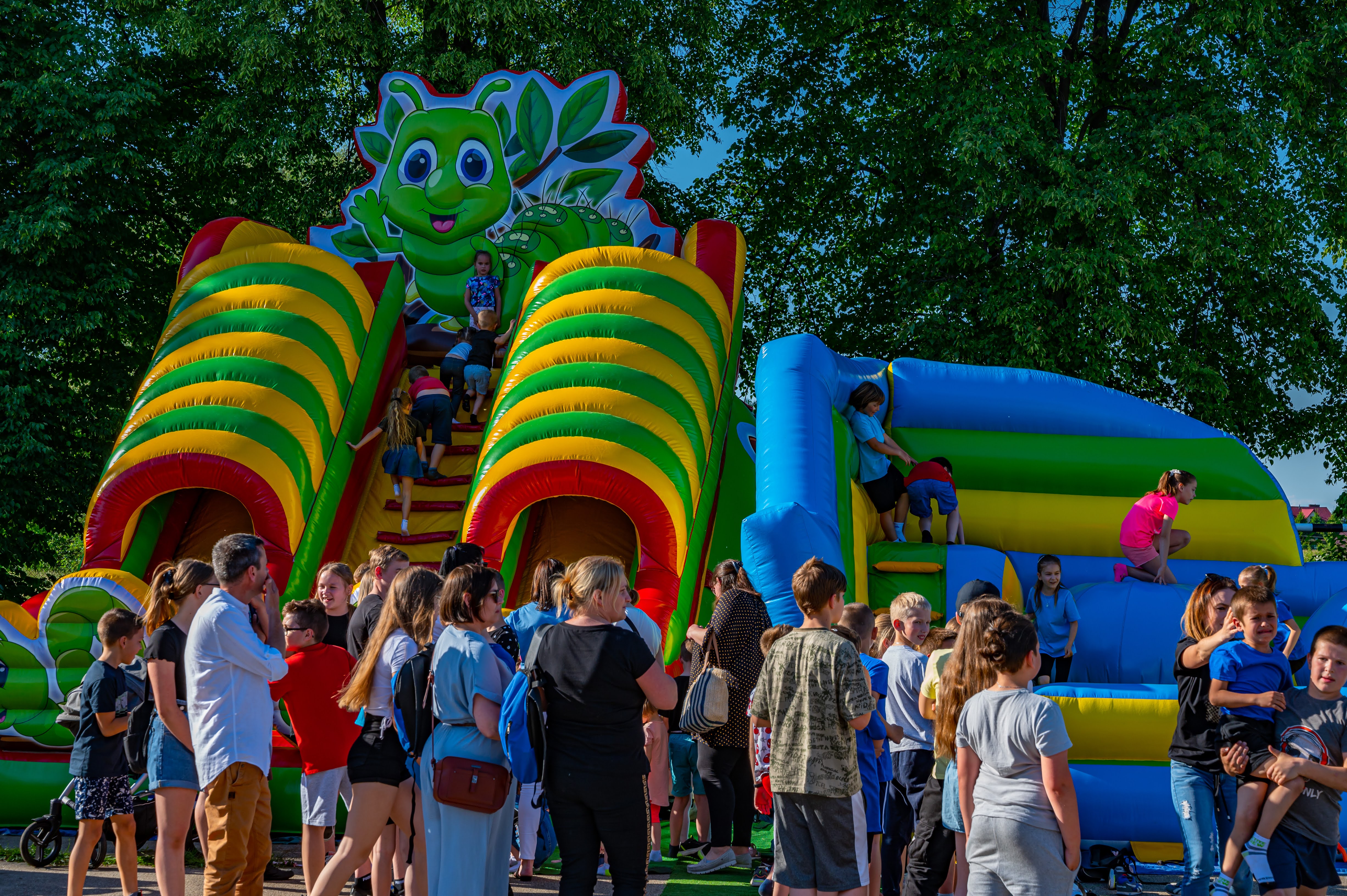 KRZ 1358 Piknik Rodzinny w Szkole Podstawowej w Szarwarku i oddanie do użytku nowego kompleksu sportowego
