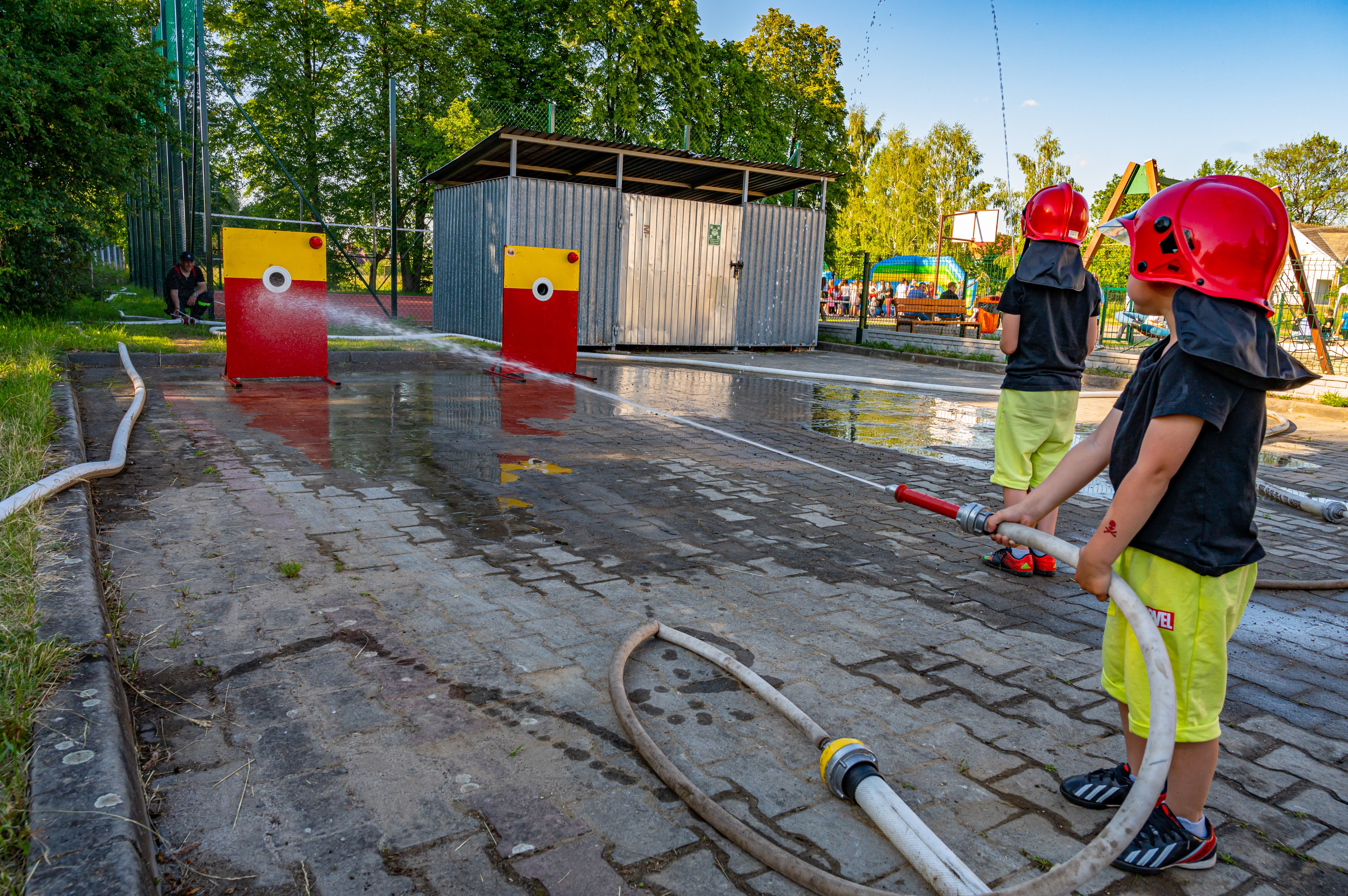 KRZ 1440 Piknik Rodzinny w Szkole Podstawowej w Szarwarku i oddanie do użytku nowego kompleksu sportowego