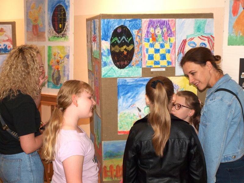 P1012069 Druga grupa „Pasteli” wystawia swoje prace w galerii DDK