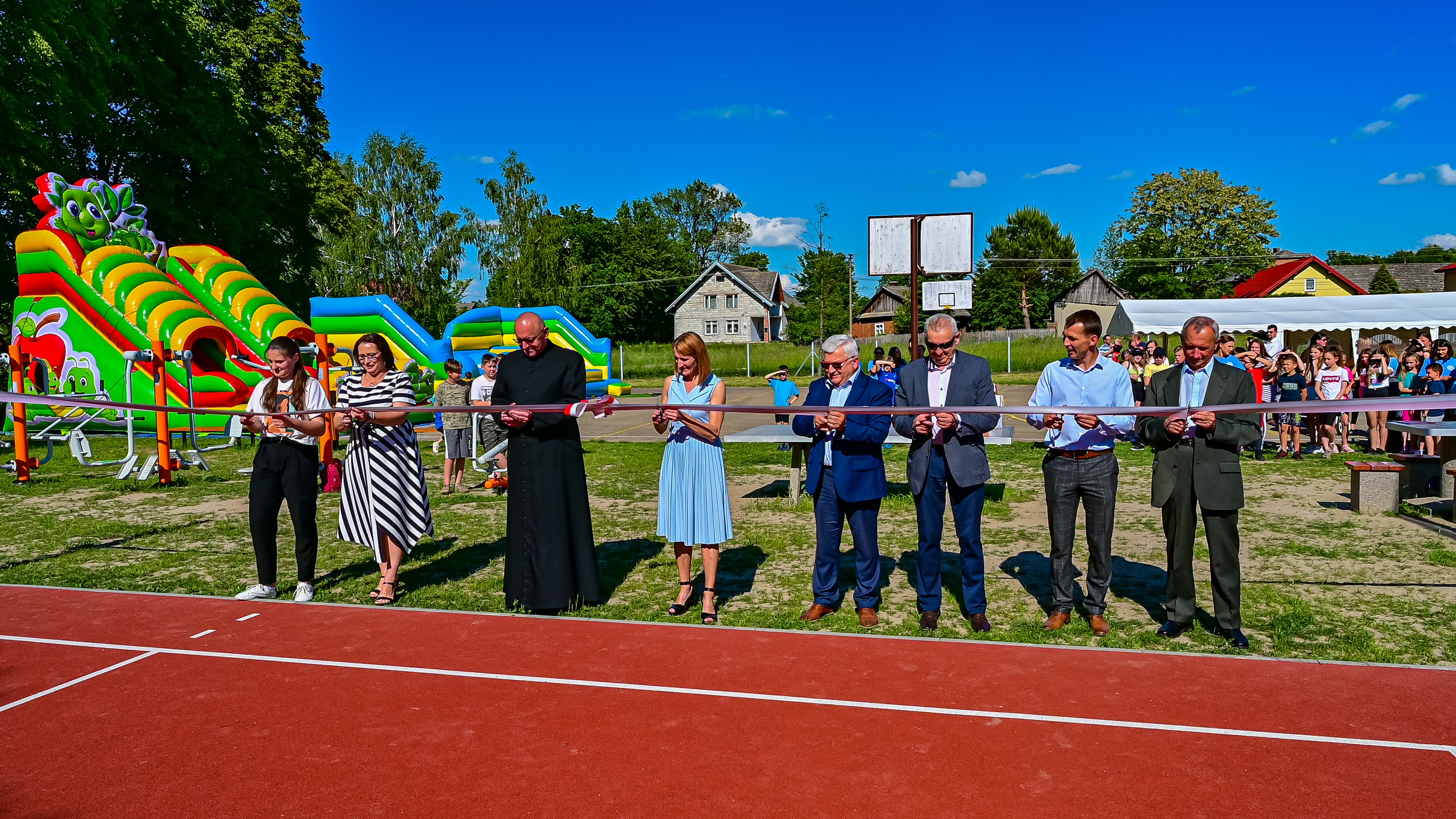 TNN 0891 Piknik Rodzinny w Szkole Podstawowej w Szarwarku i oddanie do użytku nowego kompleksu sportowego