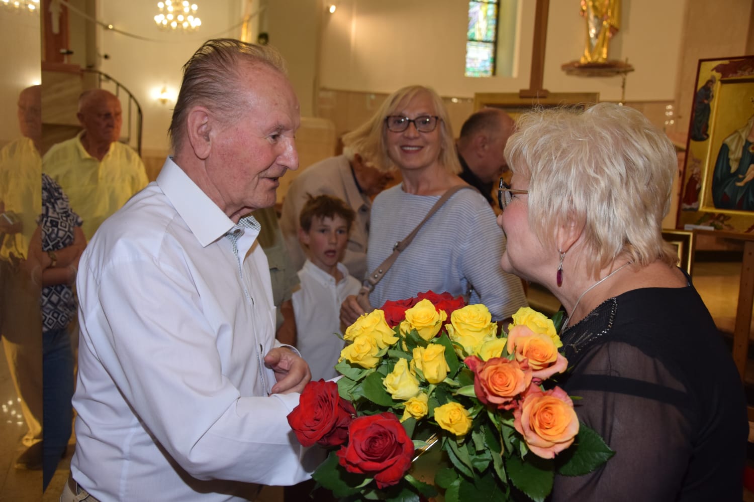 1656678147202 Wernisaż Marty Odbierzychleb w kościele NMP Szkaplerznej w Dąbrowie Tarnowskiej