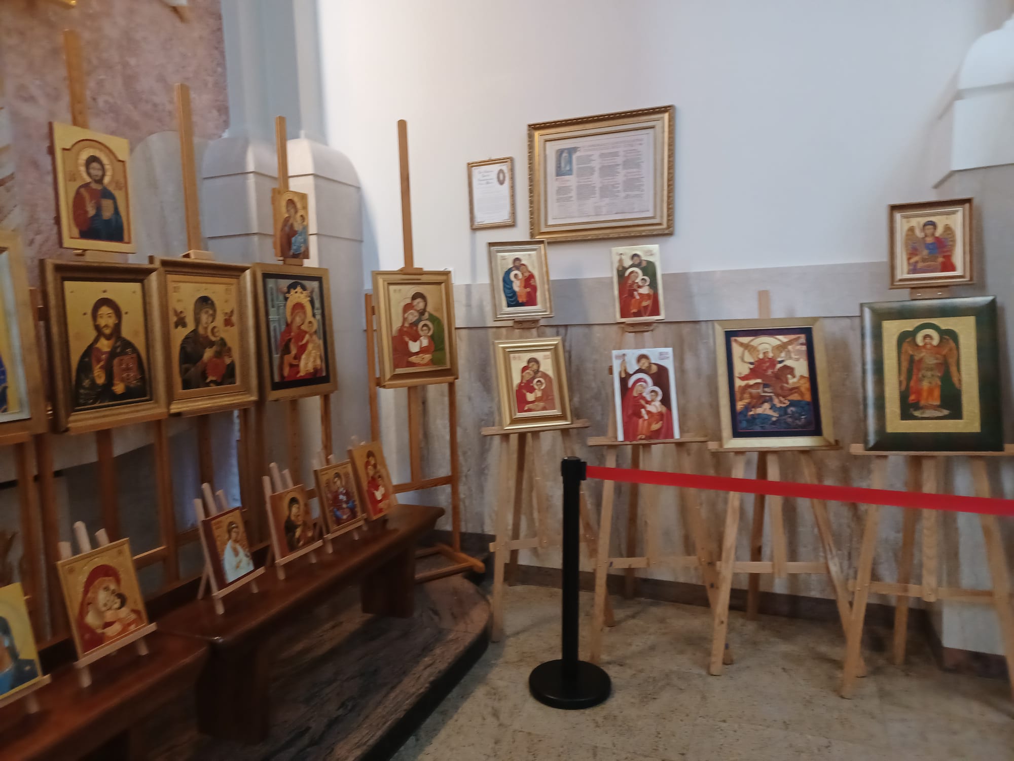 1656678147778 Wernisaż Marty Odbierzychleb w kościele NMP Szkaplerznej w Dąbrowie Tarnowskiej