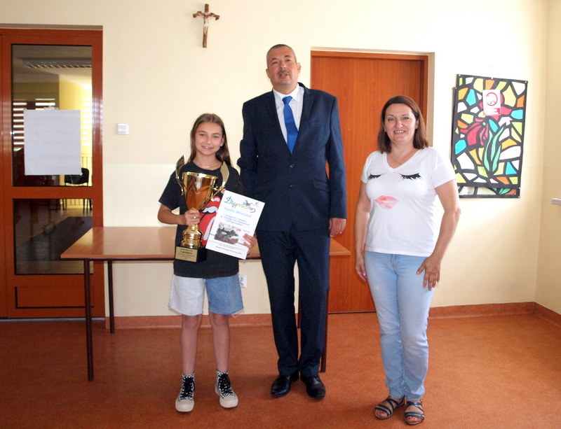 2 P1012233 Zwycięzcy turnieju gry planszowej „Lot na pomoc” nagrodzeni