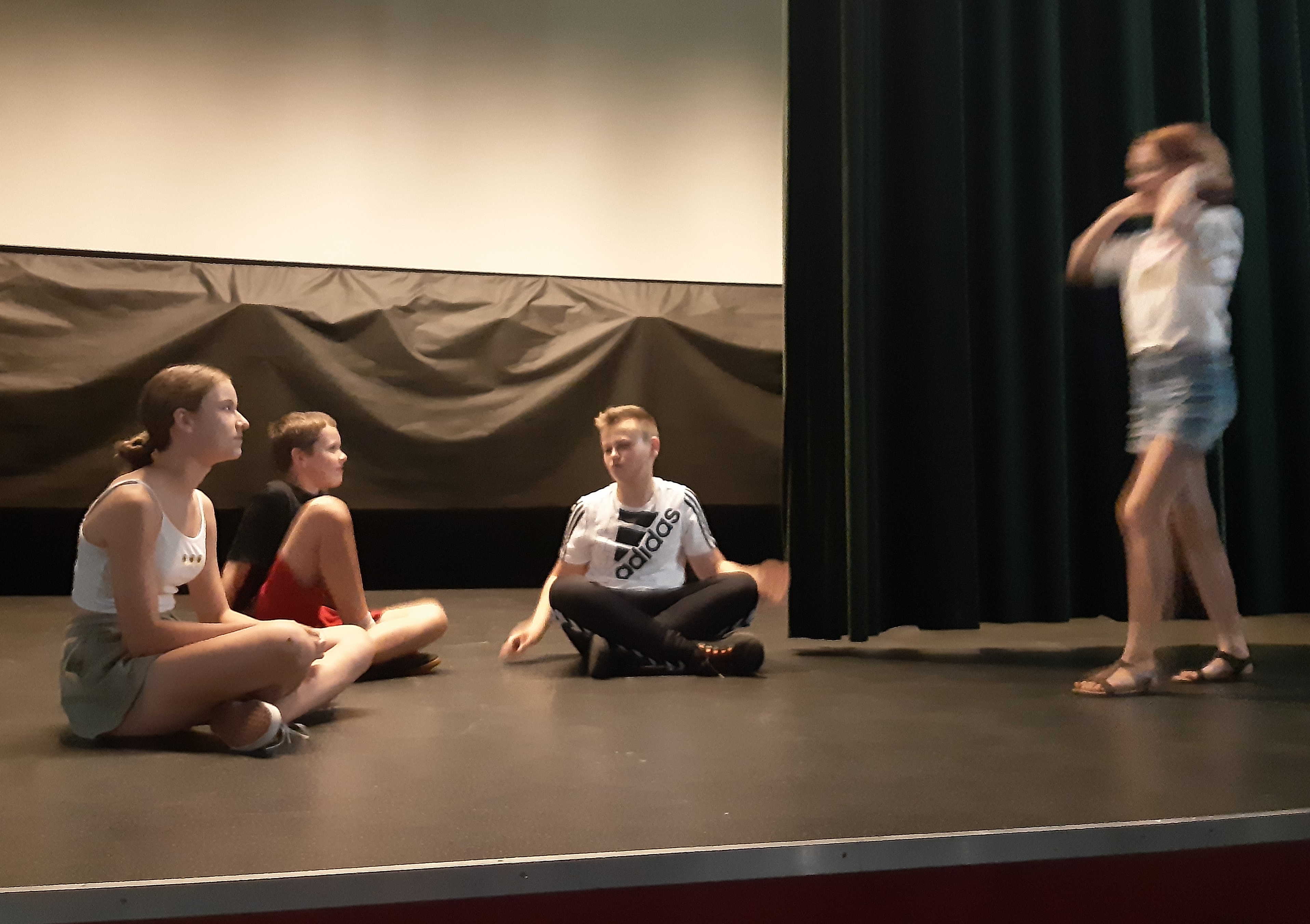 20220723 122252 Świetlica wychodzi na pole, a teatr improwizuje i eksperymentuje – pomysły wakacyjne DDK