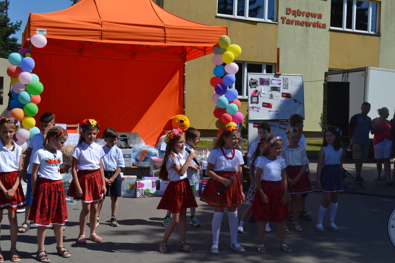 21 DSC 0492 Owocny Festyn Charytatywny Stowarzyszenia Na Rzecz Osób Niepełnosprawnych ,,Pomocna Dłoń’’ w Dąbrowie Tarnowskiej