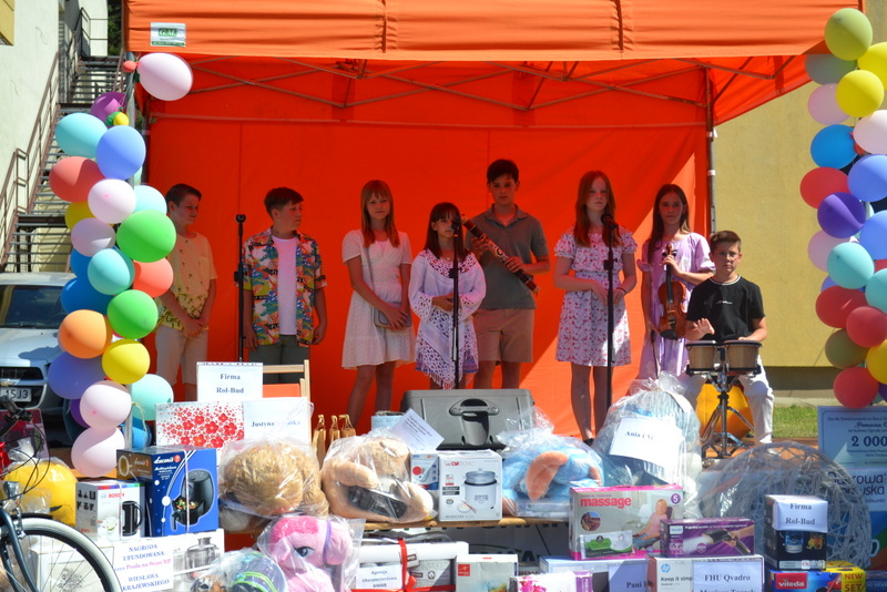 25 DSC 0503 Owocny Festyn Charytatywny Stowarzyszenia Na Rzecz Osób Niepełnosprawnych ,,Pomocna Dłoń’’ w Dąbrowie Tarnowskiej