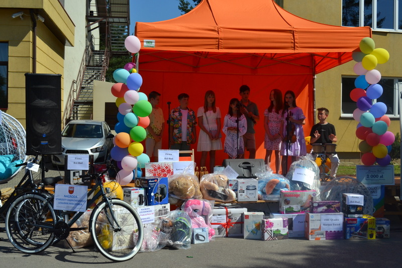 26 DSC 0507 Owocny Festyn Charytatywny Stowarzyszenia Na Rzecz Osób Niepełnosprawnych ,,Pomocna Dłoń’’ w Dąbrowie Tarnowskiej