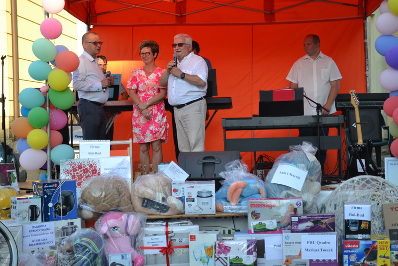 28 DSC 0513 Owocny Festyn Charytatywny Stowarzyszenia Na Rzecz Osób Niepełnosprawnych ,,Pomocna Dłoń’’ w Dąbrowie Tarnowskiej