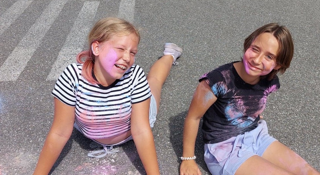 294193450 581458026900660 6271840436349007888 n Świetlica wychodzi na pole, a teatr improwizuje i eksperymentuje – pomysły wakacyjne DDK