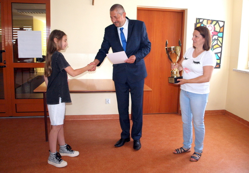 4 P1012231 Zwycięzcy turnieju gry planszowej „Lot na pomoc” nagrodzeni