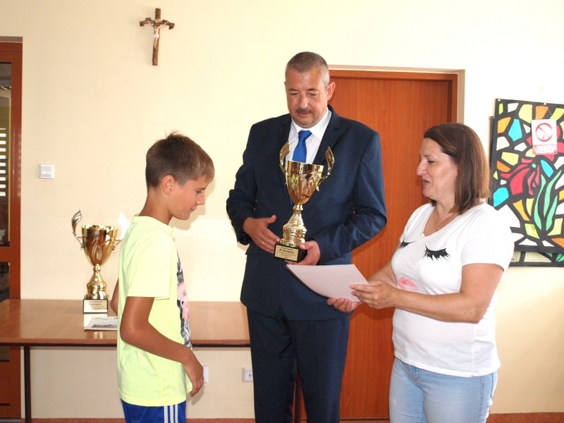 5 P1012228 Zwycięzcy turnieju gry planszowej „Lot na pomoc” nagrodzeni