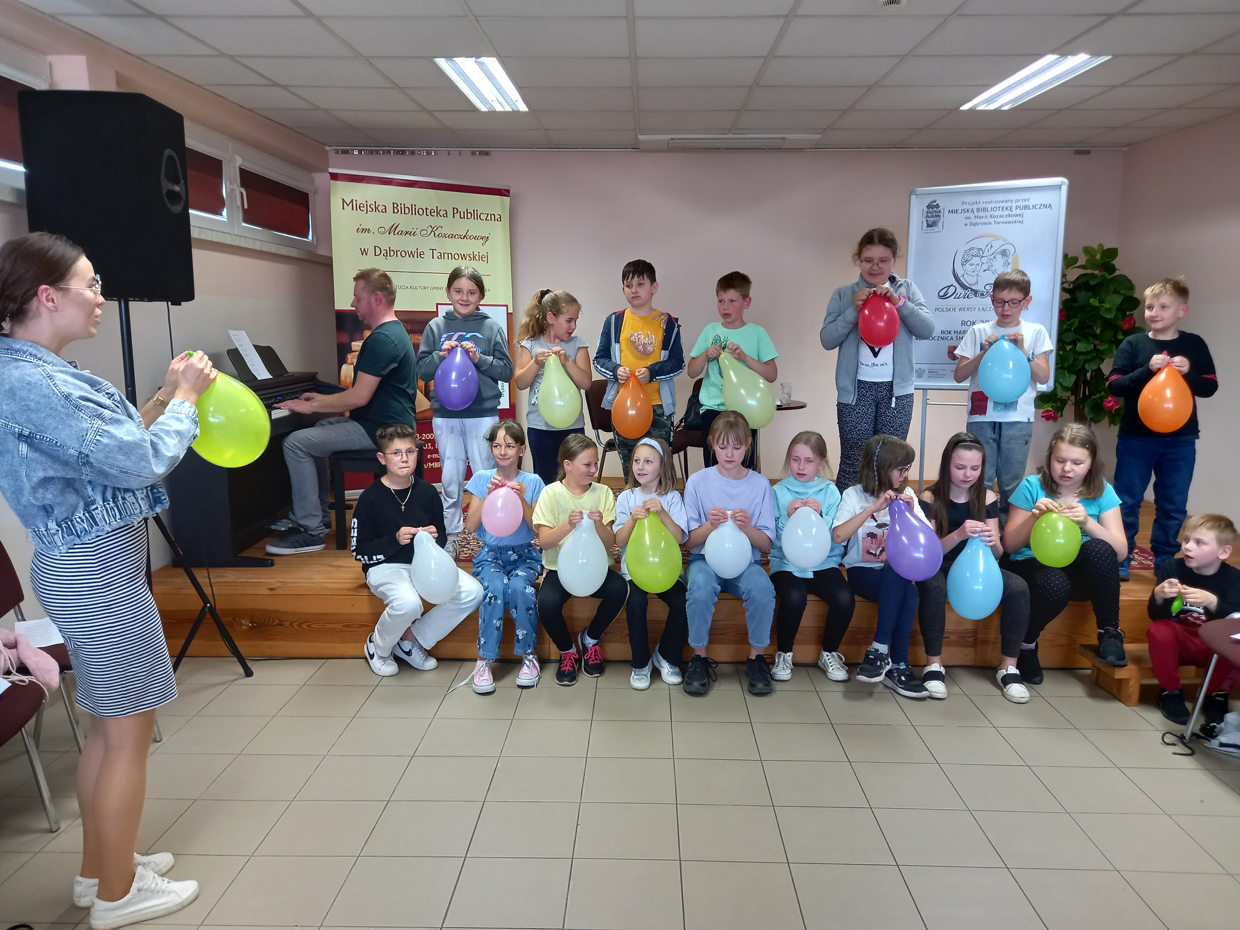 20220530 171857 Miejska Biblioteka Publiczna im. Marii Kozaczkowej w Dąbrowie Tarnowskiej realizuje zadanie „Dwie Marie   polskie wersy łączą pokolenia”