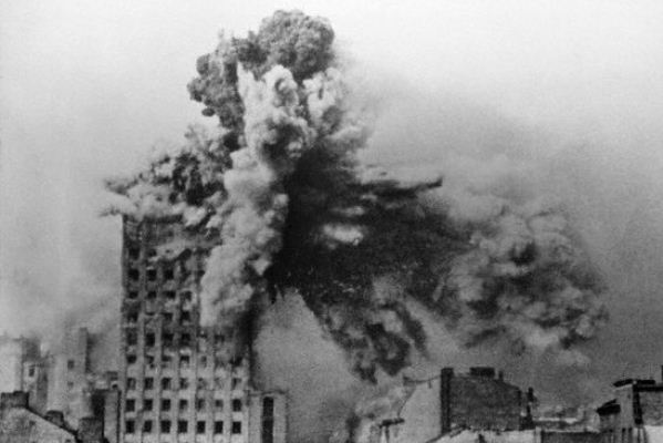 warsaw uprising   prudential hit   frame 2a Dziś obchodzimy 83. rocznicę wybuchu II wojny światowej, największej wojny światowej zapisanej na kartach historii
