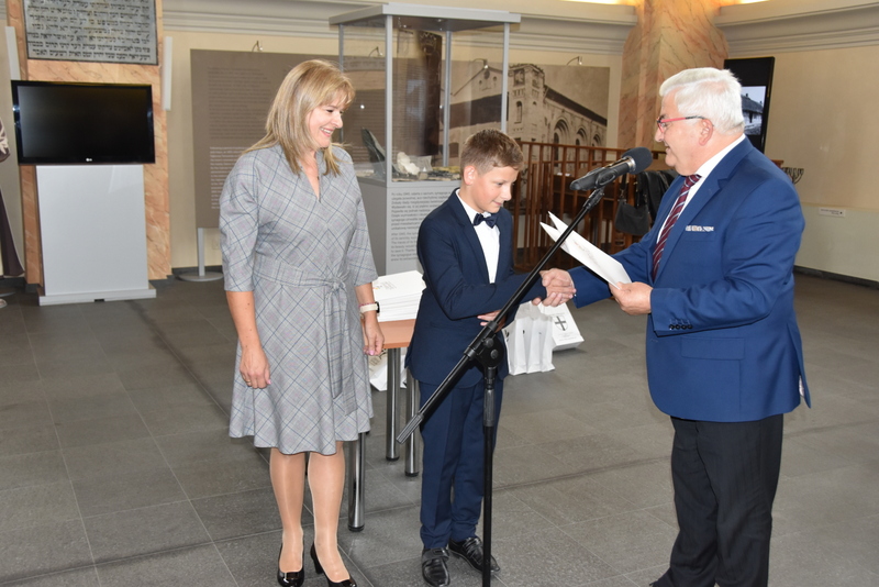 02 DSC 0189 Uroczyste wręczenie Stypendiów Burmistrza Dąbrowy Tarnowskiej