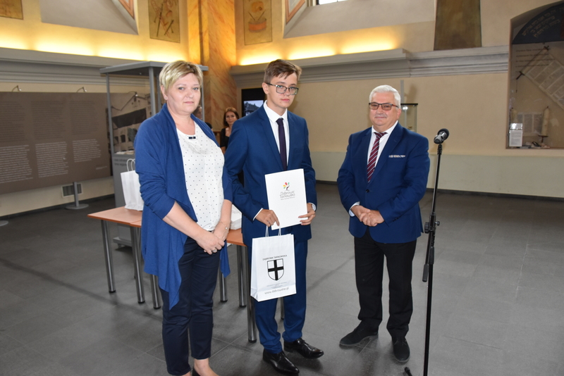 09 DSC 0206 Uroczyste wręczenie Stypendiów Burmistrza Dąbrowy Tarnowskiej