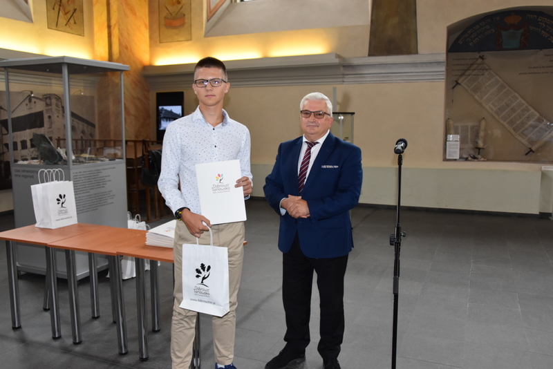 11 DSC 0209 Uroczyste wręczenie Stypendiów Burmistrza Dąbrowy Tarnowskiej