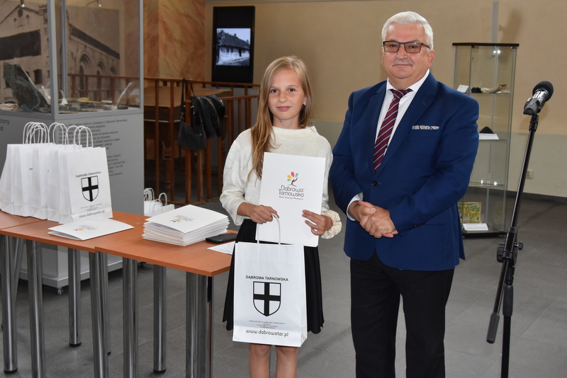 13 DSC 0211 Uroczyste wręczenie Stypendiów Burmistrza Dąbrowy Tarnowskiej