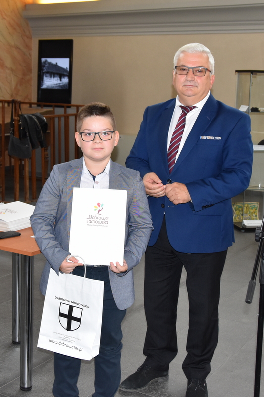 15 DSC 0213 Uroczyste wręczenie Stypendiów Burmistrza Dąbrowy Tarnowskiej