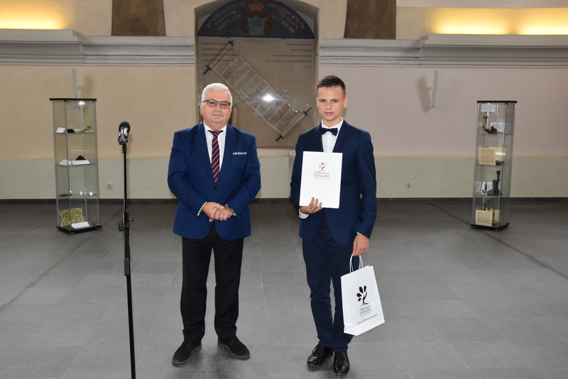 18 DSC 0219 Uroczyste wręczenie Stypendiów Burmistrza Dąbrowy Tarnowskiej