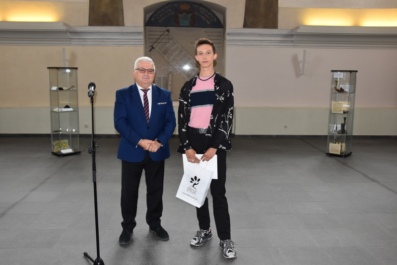 21 DSC 0222 Uroczyste wręczenie Stypendiów Burmistrza Dąbrowy Tarnowskiej