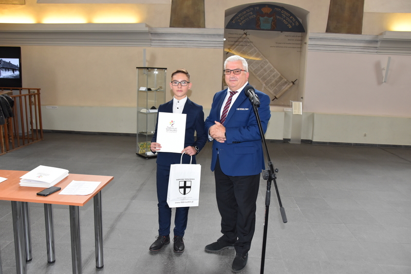 22 DSC 0223 Uroczyste wręczenie Stypendiów Burmistrza Dąbrowy Tarnowskiej