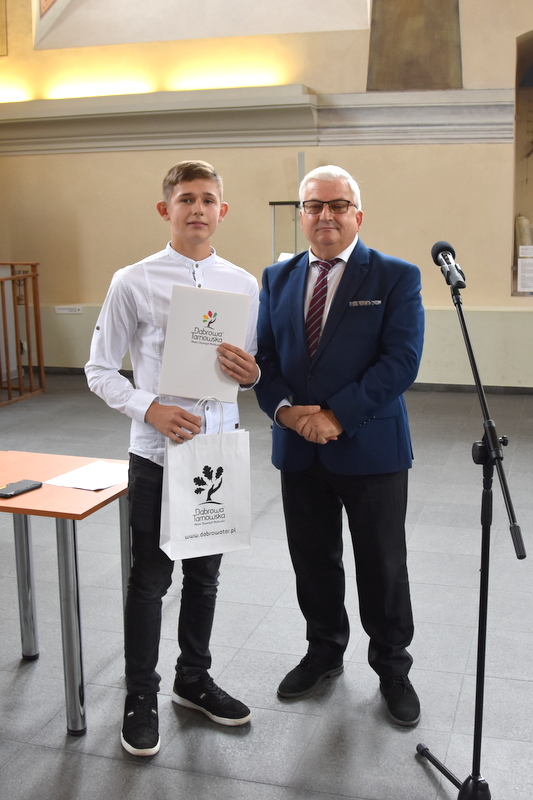 32 DSC 0235 Uroczyste wręczenie Stypendiów Burmistrza Dąbrowy Tarnowskiej