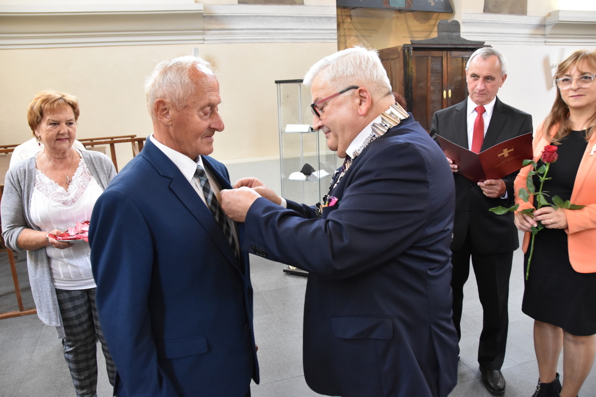 23 DSC 0656 Uroczystość wręczenia odznaczeń  Medal za Długoletnie Pożycie Małżeńskie