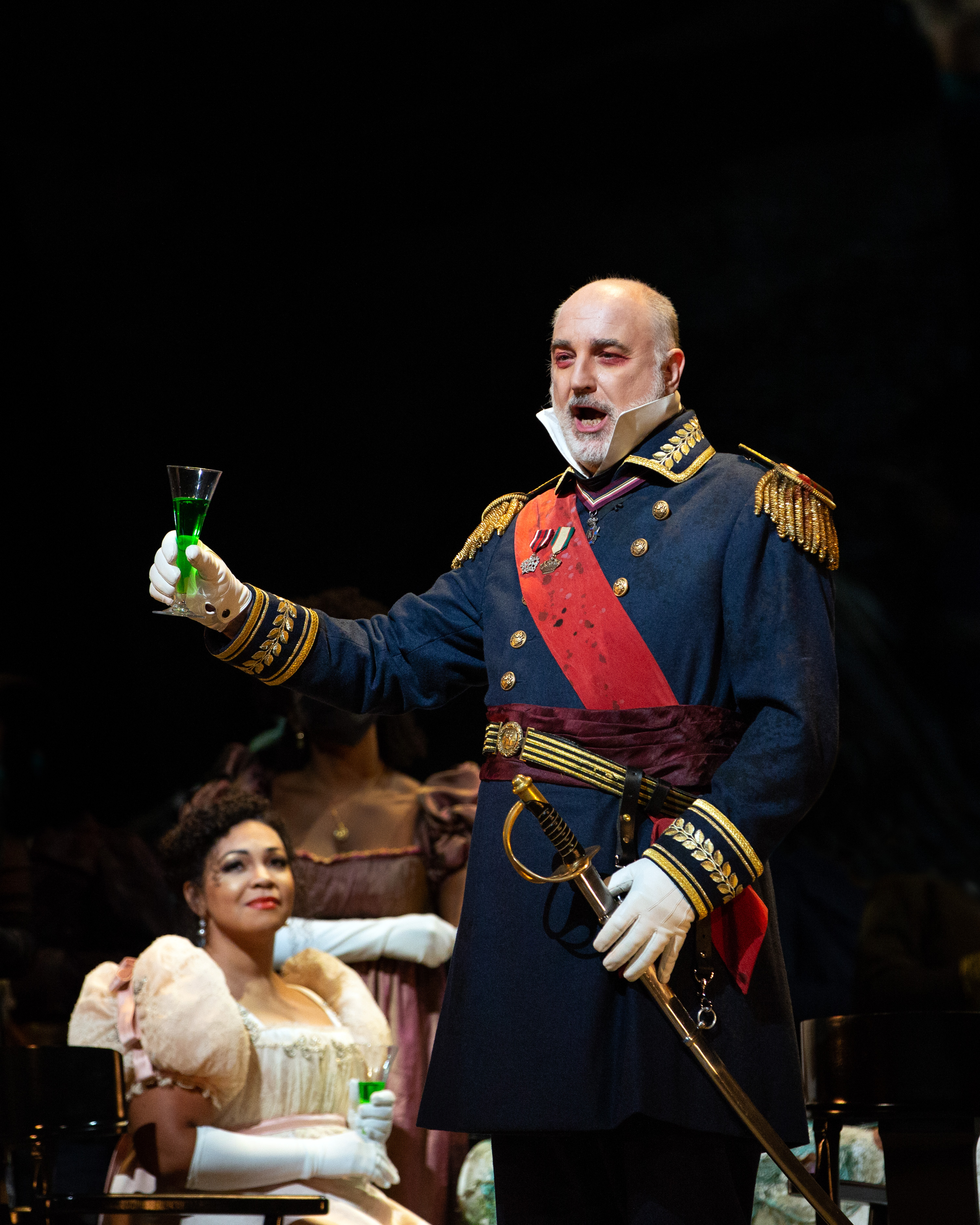 Janai Brugger as Glauce and Michele Pertusi as Creonte in Cherubini s Medea. Photo Marty Sohl Met Opera Bardzo Kulturalny weekend z DDK